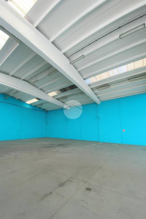 locale commerciale in affitto a Grassobbio