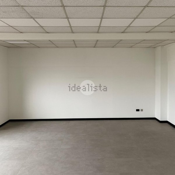 locale commerciale in affitto a Grassobbio