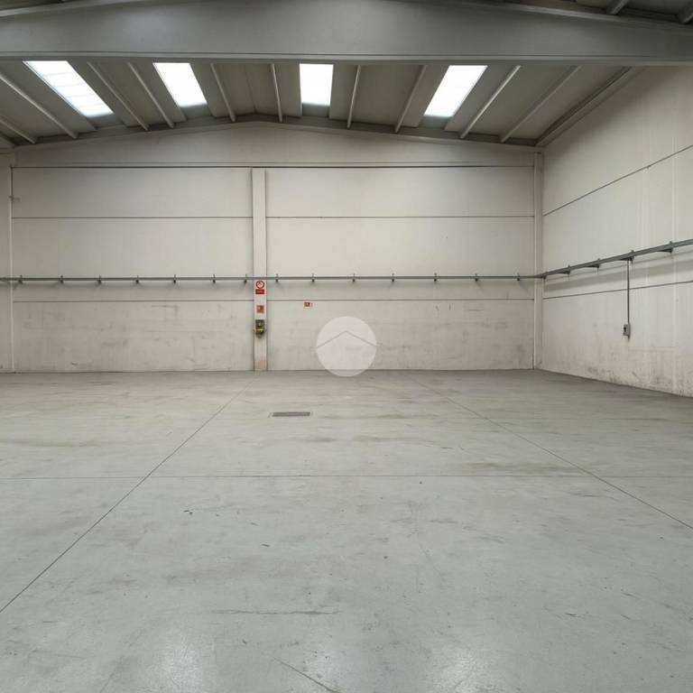 locale commerciale in affitto a Grassobbio