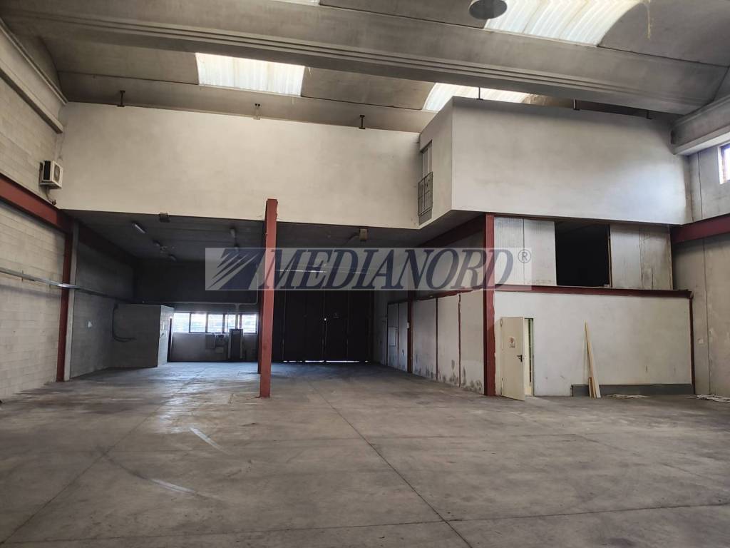 locale commerciale in affitto a Grassobbio