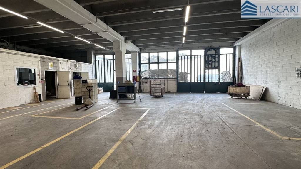 locale commerciale in affitto a Grassobbio