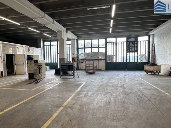 locale commerciale in affitto a Grassobbio