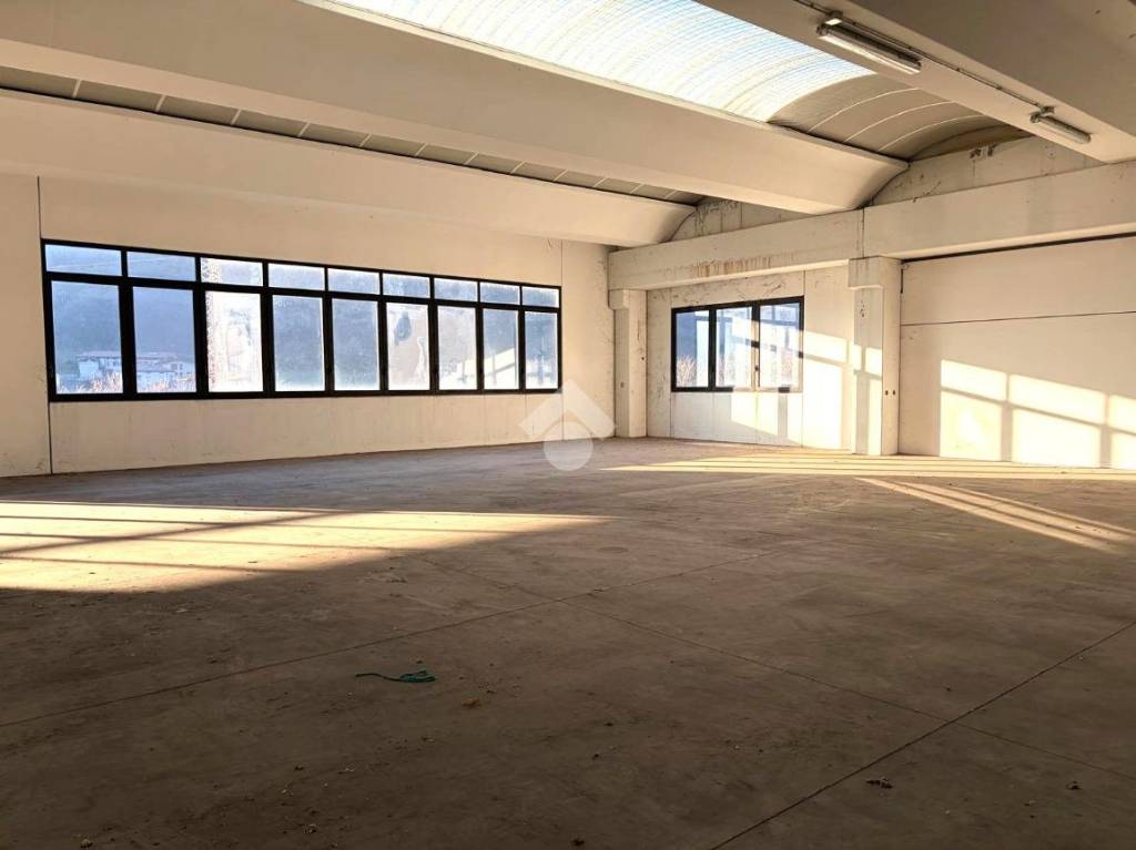 locale commerciale in affitto a Grone