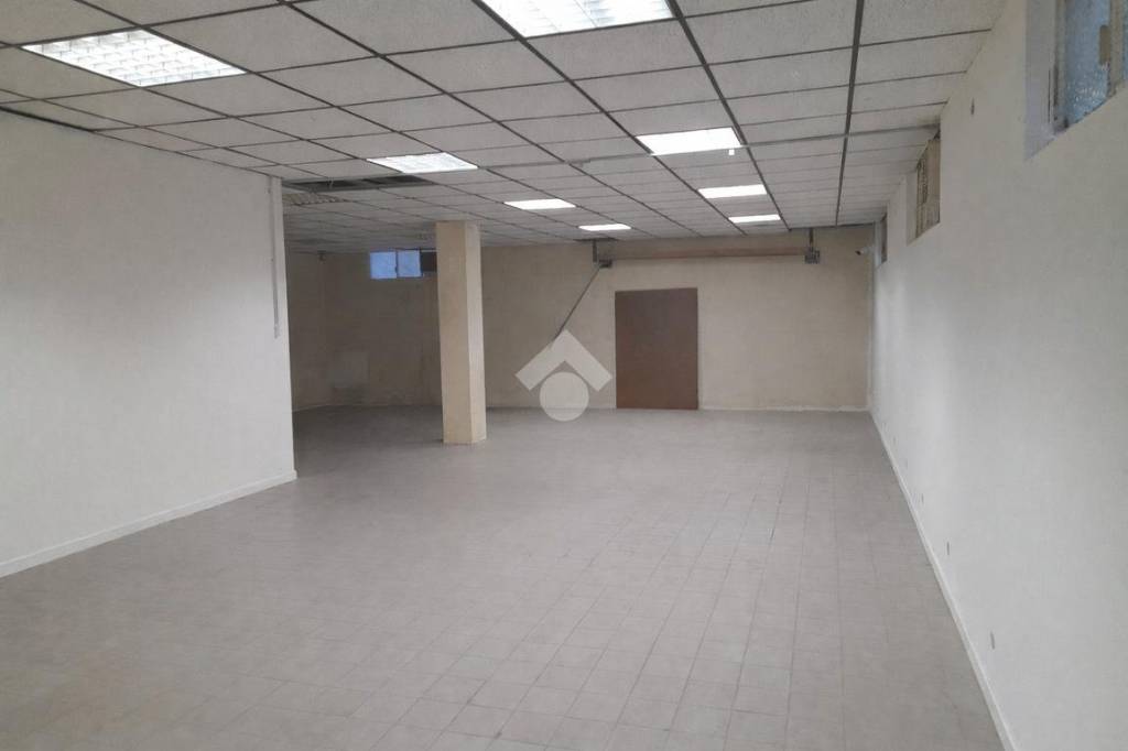 locale commerciale in affitto a Grumello del Monte