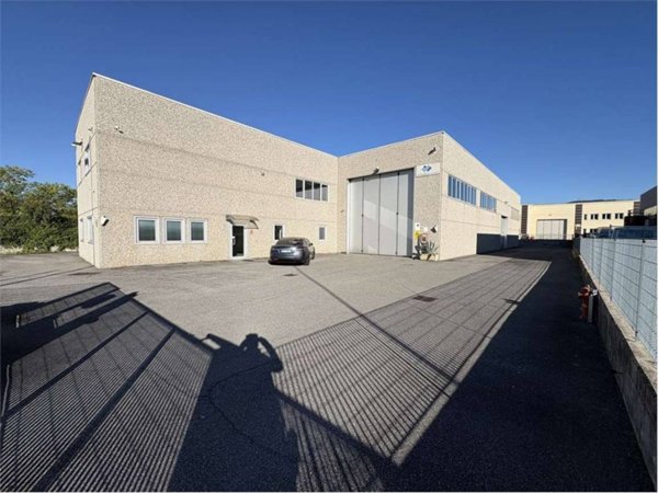 locale commerciale in affitto a Grumello del Monte