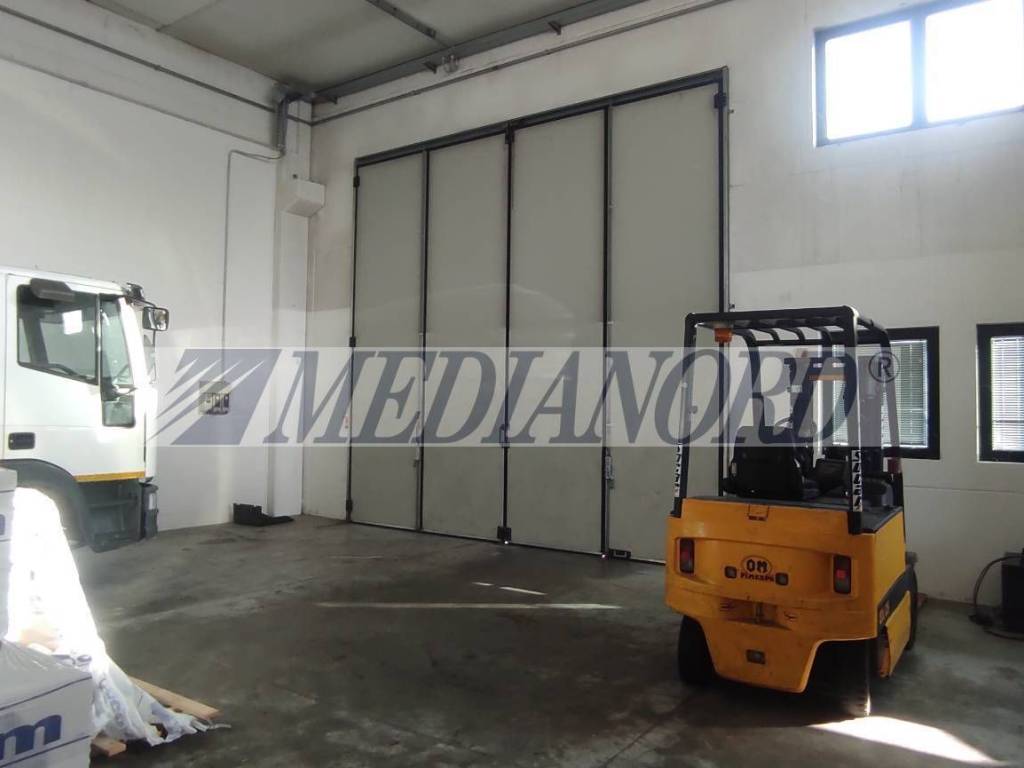 locale commerciale in affitto a Grumello del Monte