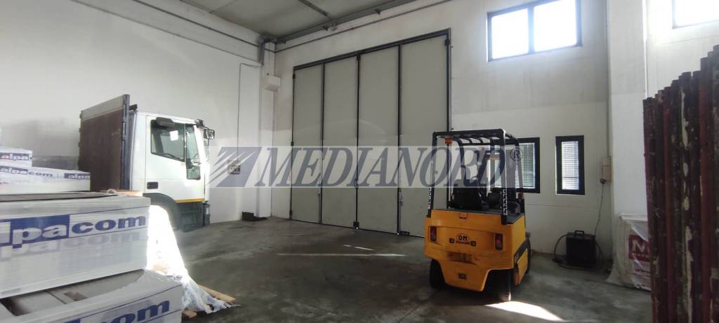 locale commerciale in affitto a Grumello del Monte