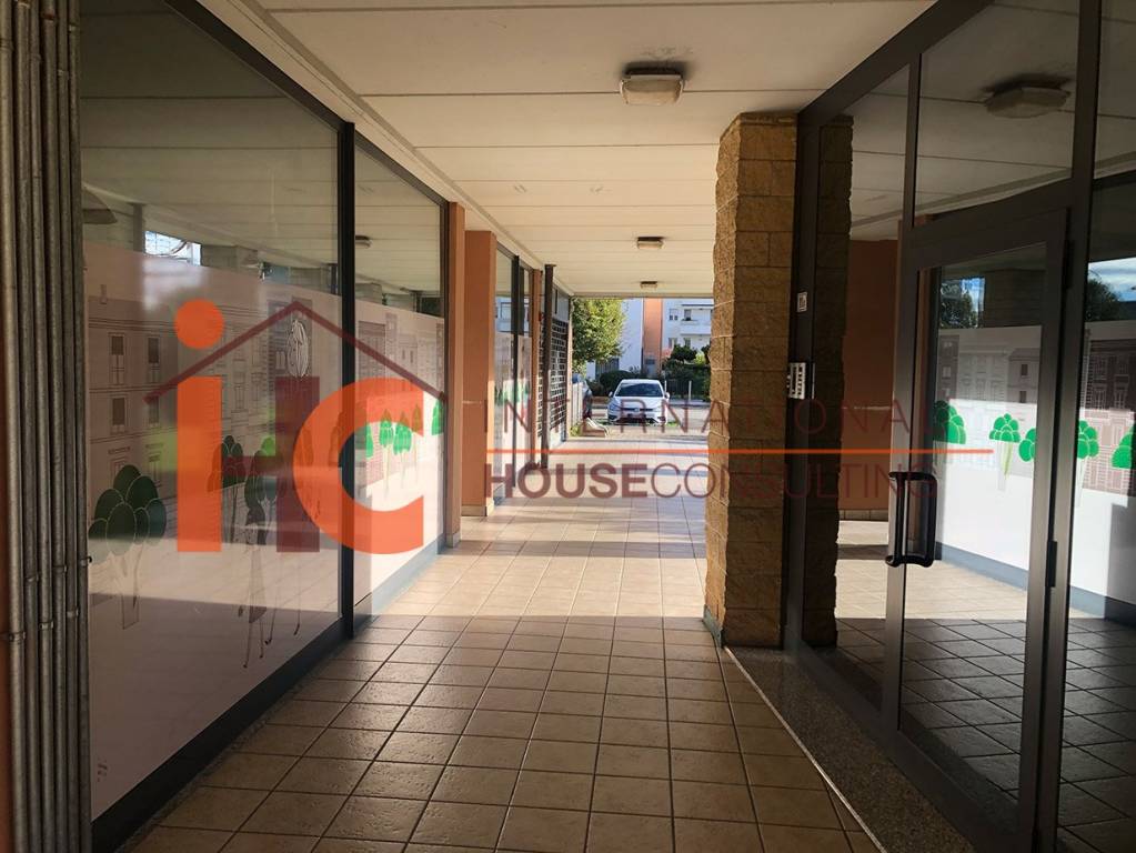 negozio in affitto a Lallio