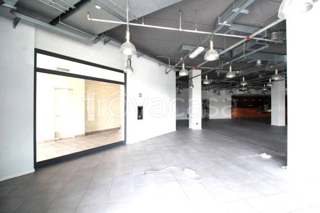 negozio in affitto a Lallio