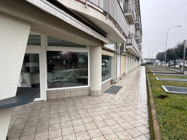 negozio in affitto a Lallio