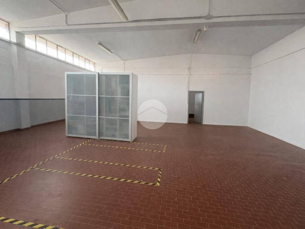 negozio in affitto a Lallio