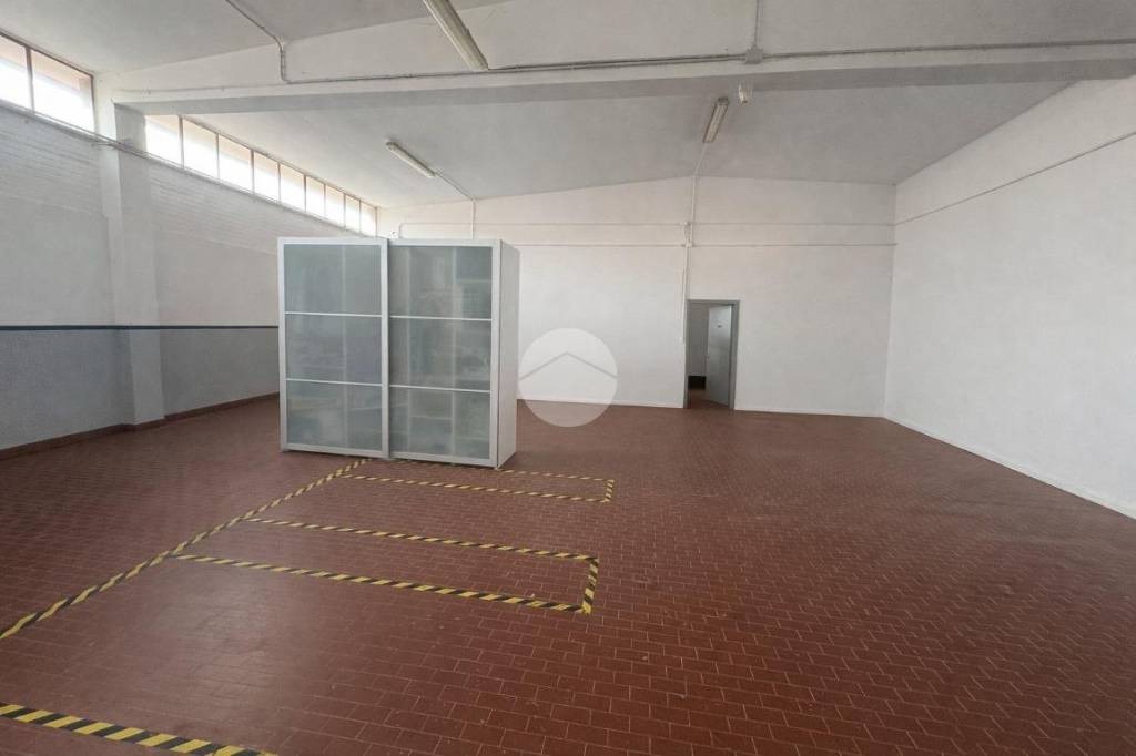 negozio in affitto a Lallio