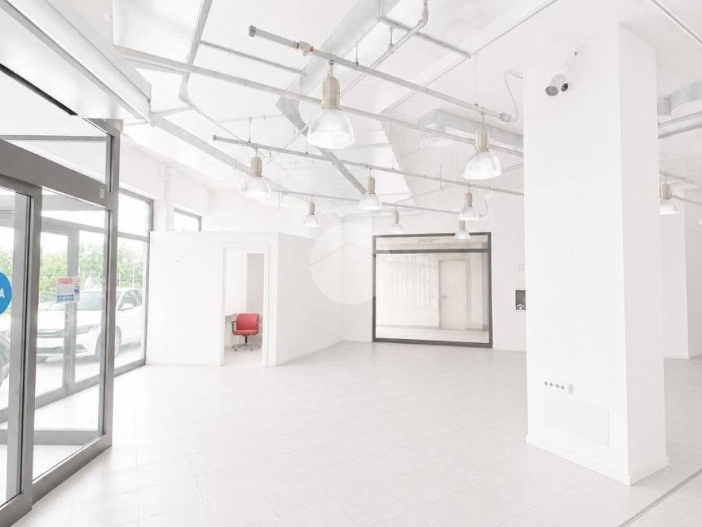 locale commerciale in affitto a Lallio