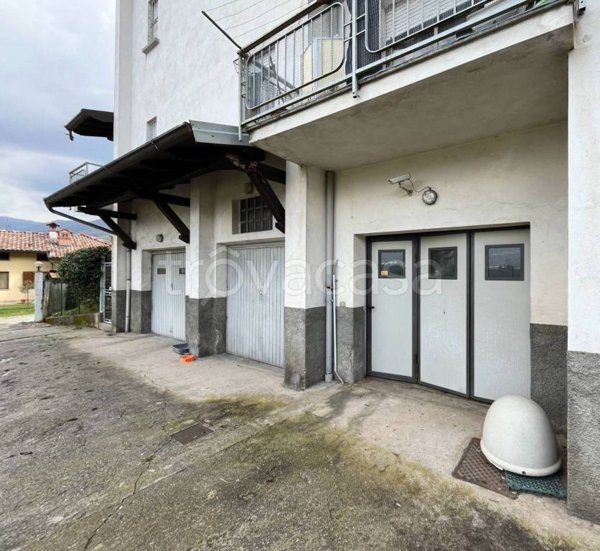 locale commerciale in affitto a Leffe