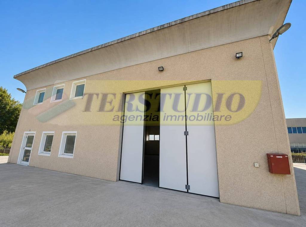 locale commerciale in affitto a Levate
