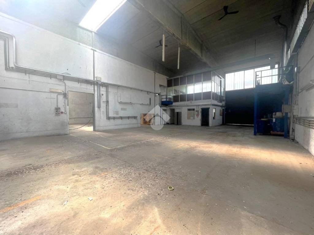 locale commerciale in affitto ad Alpignano