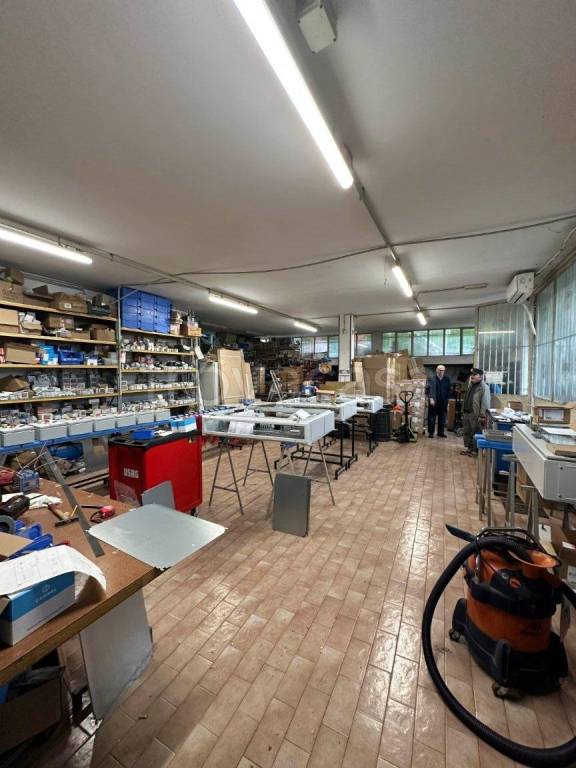 locale commerciale in affitto ad Alpignano