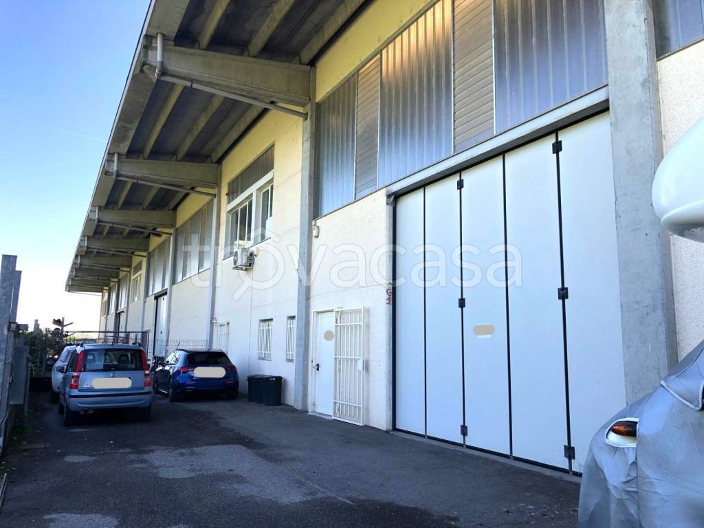 locale commerciale in affitto ad Alpignano