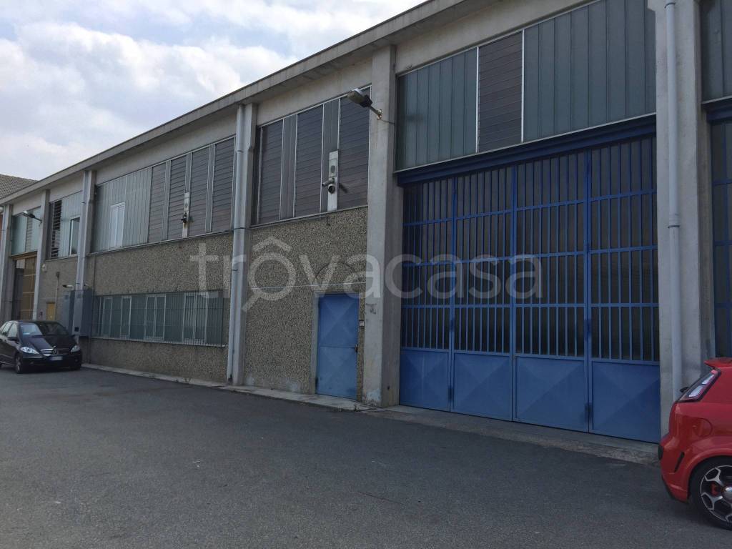 locale commerciale in affitto ad Alpignano