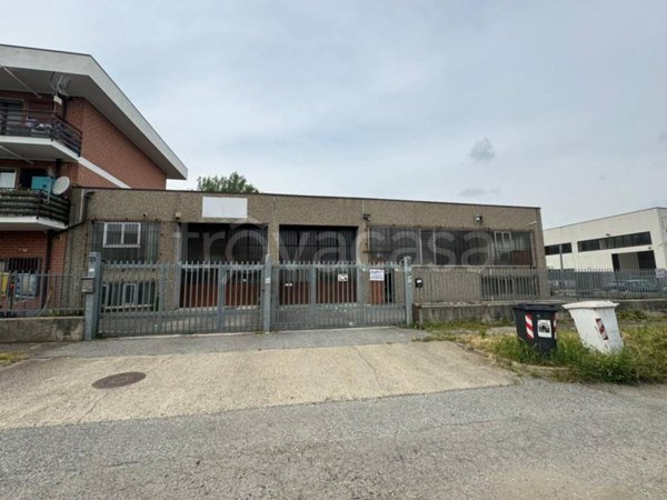 locale commerciale in affitto ad Alpignano