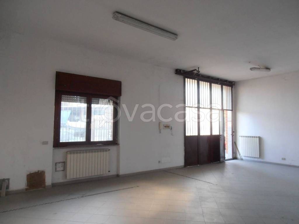 locale commerciale in affitto ad Alpignano