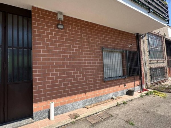 locale commerciale in affitto ad Alpignano