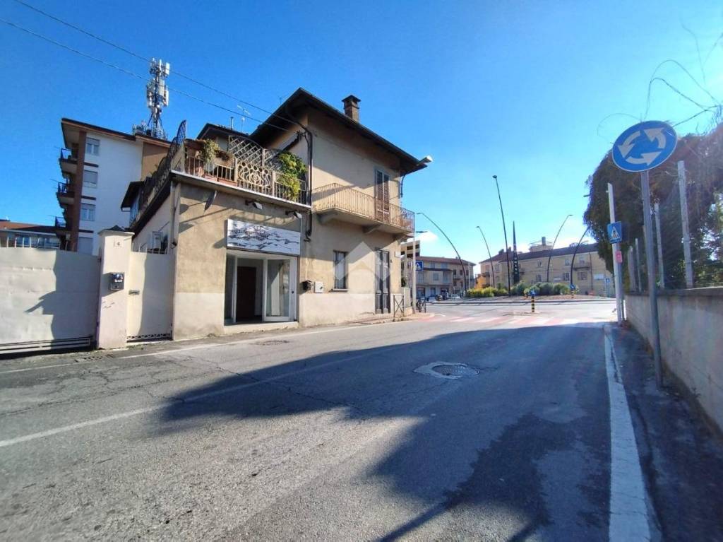 negozio in affitto ad Alpignano