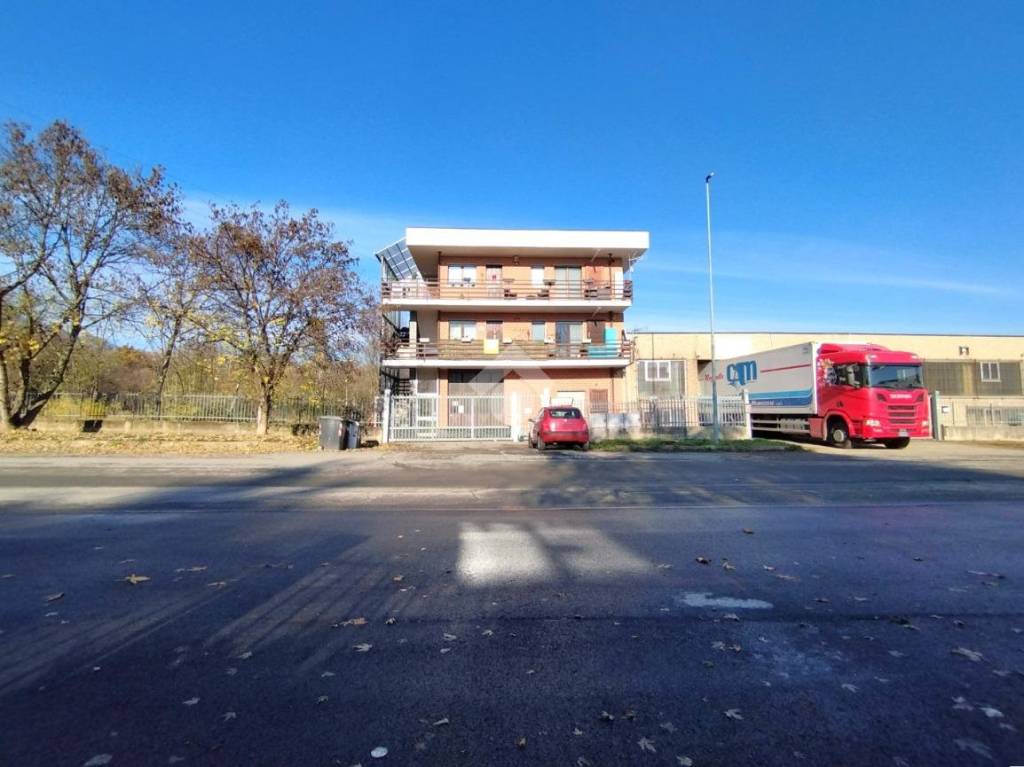 locale commerciale in affitto ad Alpignano