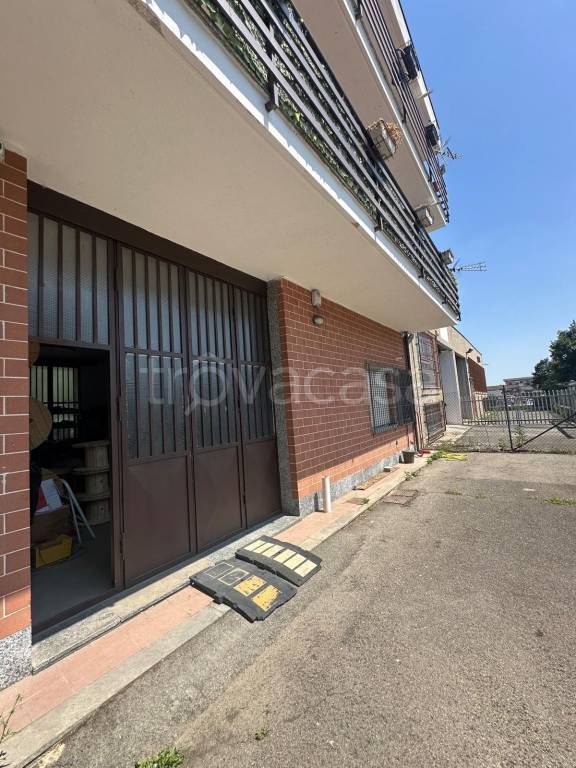 locale commerciale in affitto ad Alpignano