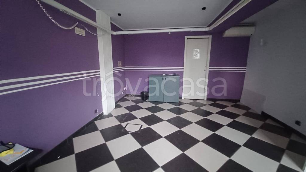 locale commerciale in affitto ad Alpignano