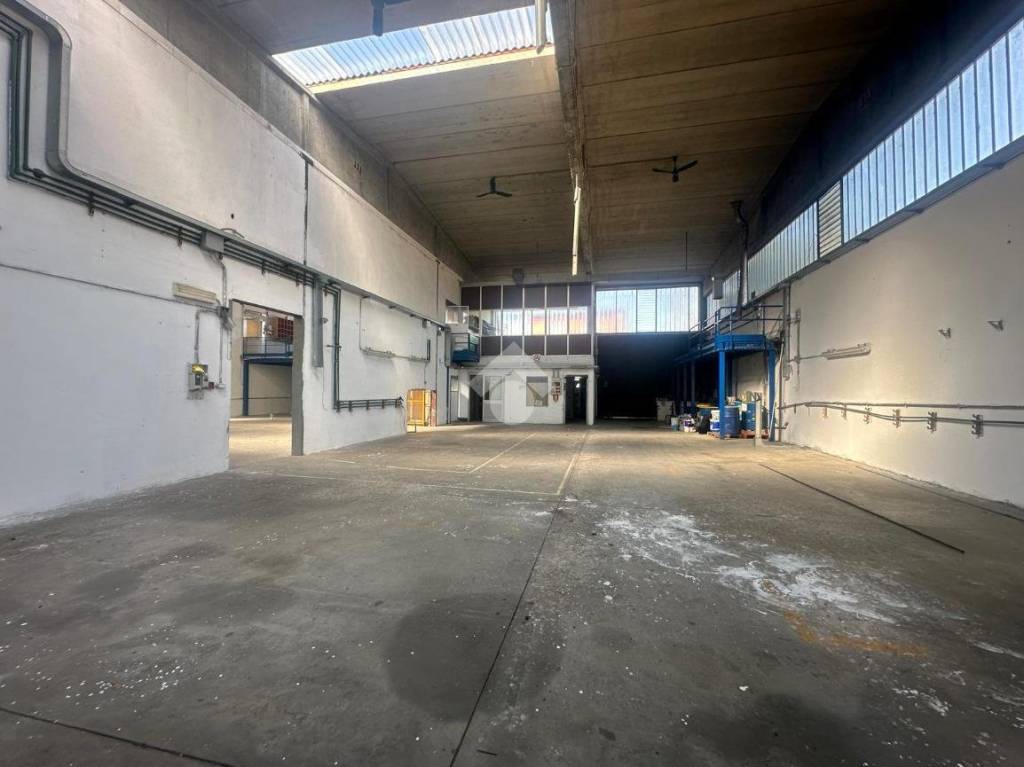 locale commerciale in affitto ad Alpignano