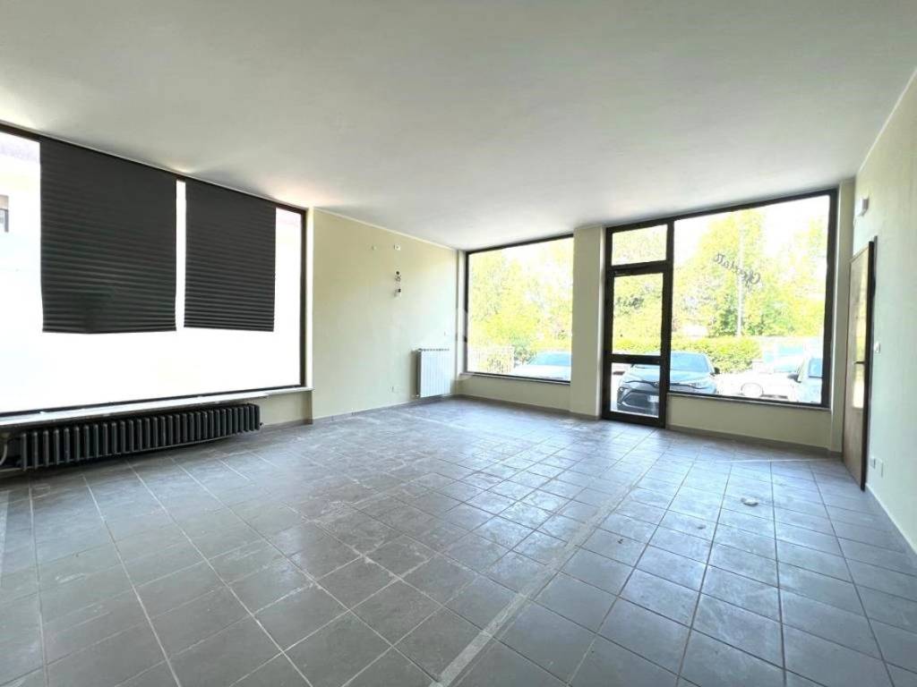 negozio in affitto ad Alpignano
