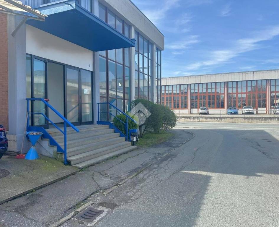 locale commerciale in affitto ad Alpignano