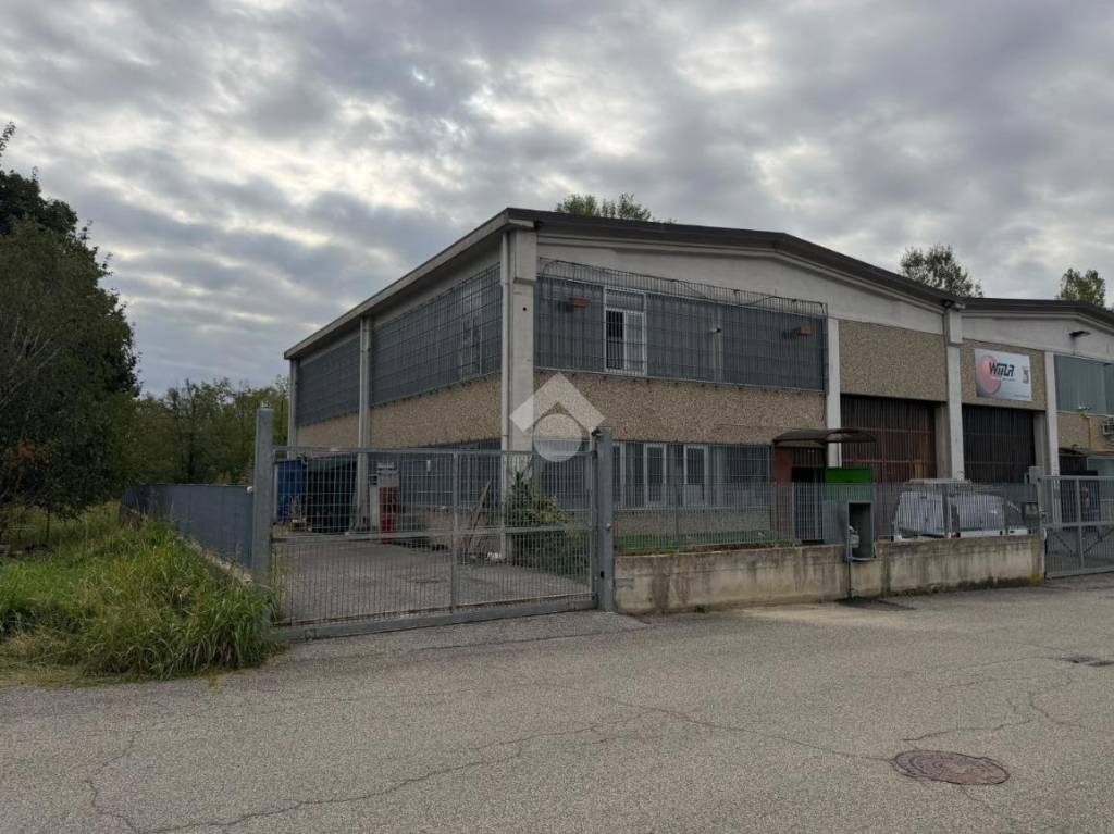 locale commerciale in affitto ad Alpignano
