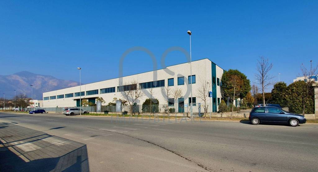 locale commerciale in affitto ad Alpignano