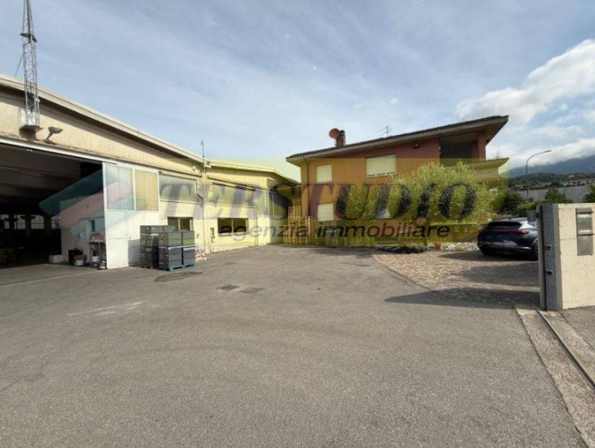 locale commerciale in affitto a Mapello