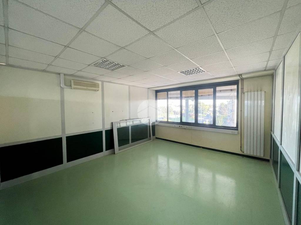 locale commerciale in affitto a Martinengo