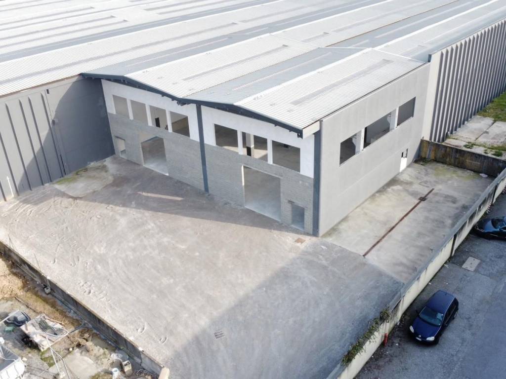 locale commerciale in affitto a Martinengo