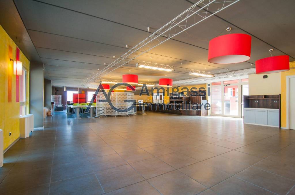 negozio in affitto a Monasterolo del Castello