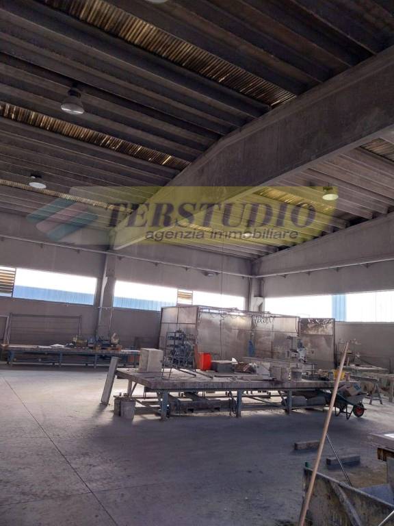 locale commerciale in affitto a Mozzo