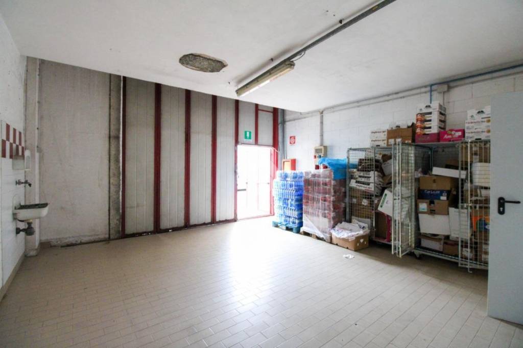 locale commerciale in affitto a Mozzo