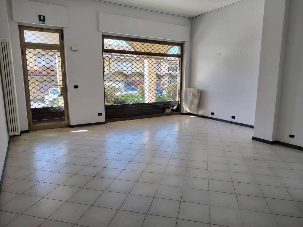 negozio in affitto ad Andezeno