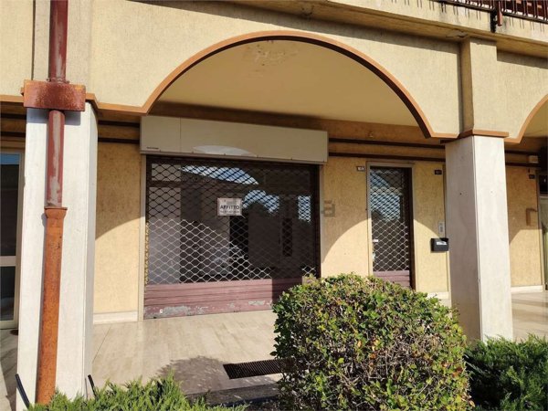 negozio in affitto ad Andezeno