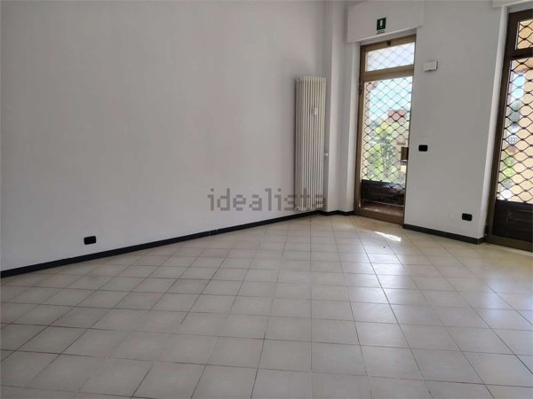 negozio in affitto ad Andezeno