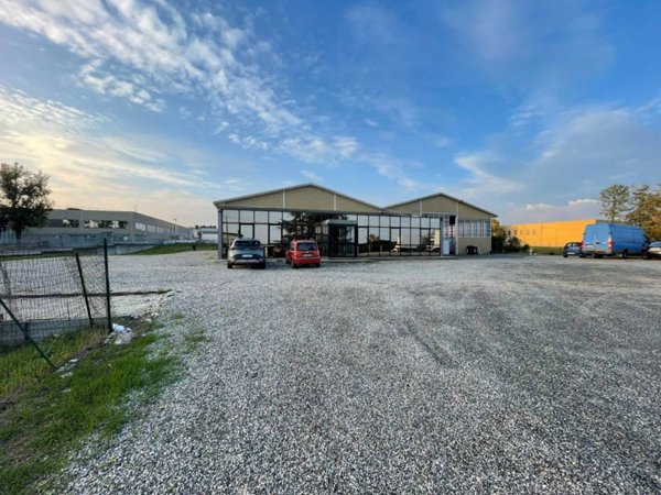 locale commerciale in affitto ad Andezeno