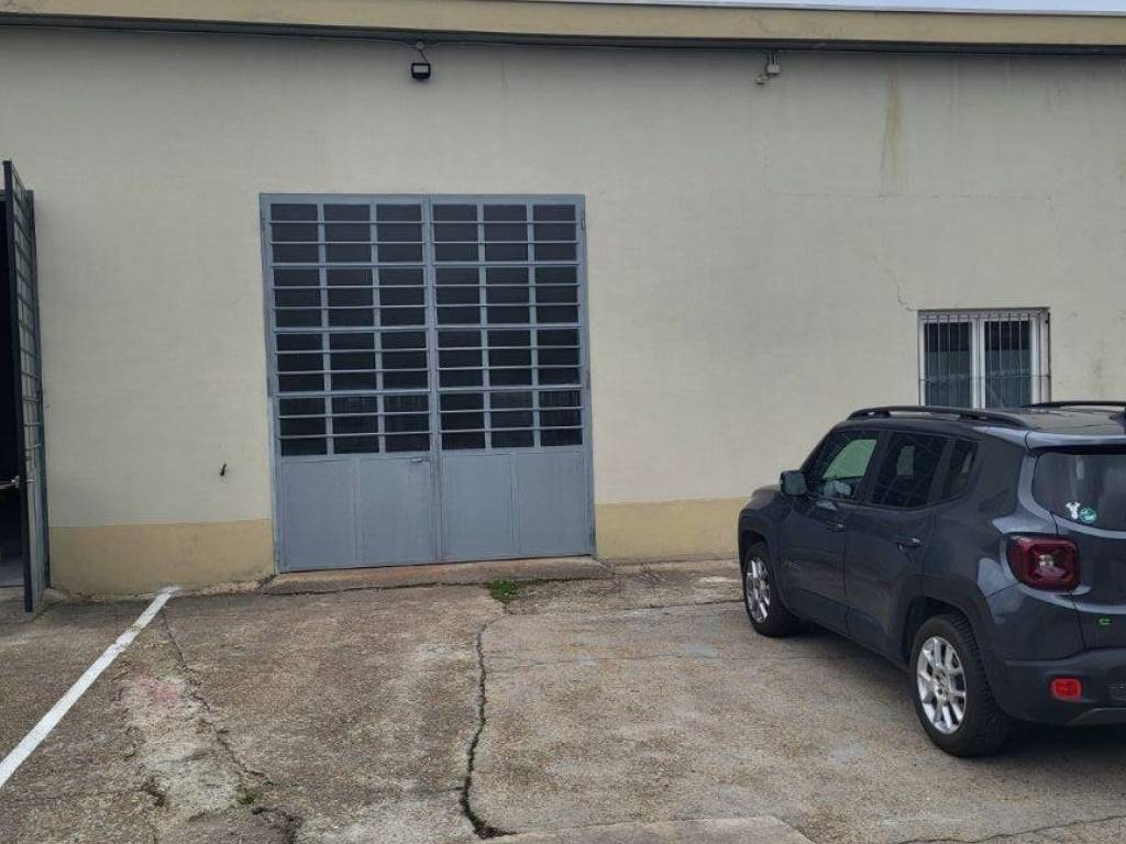 locale commerciale in affitto ad Andezeno