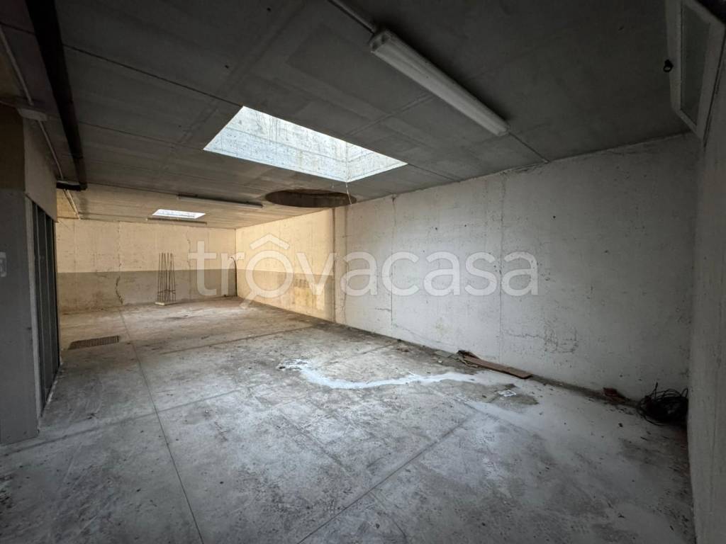 locale commerciale in affitto a Nembro