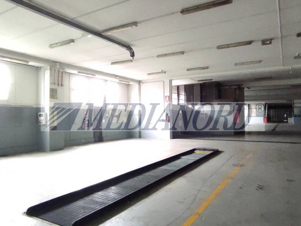 locale commerciale in affitto ad Orio al Serio