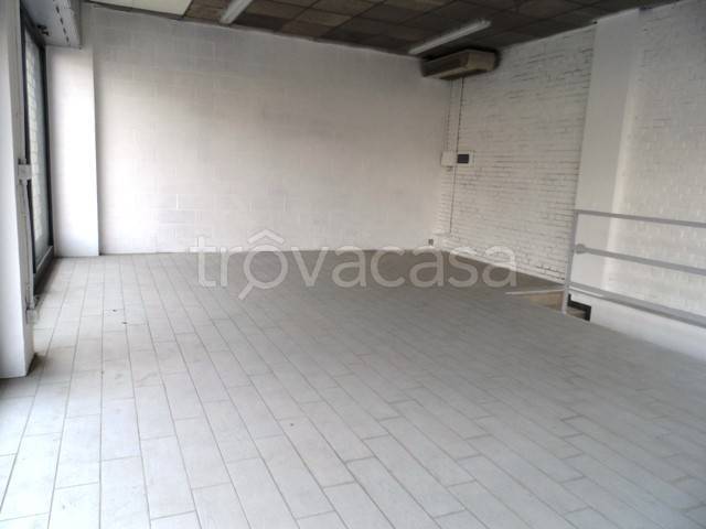 negozio in affitto ad Orio al Serio