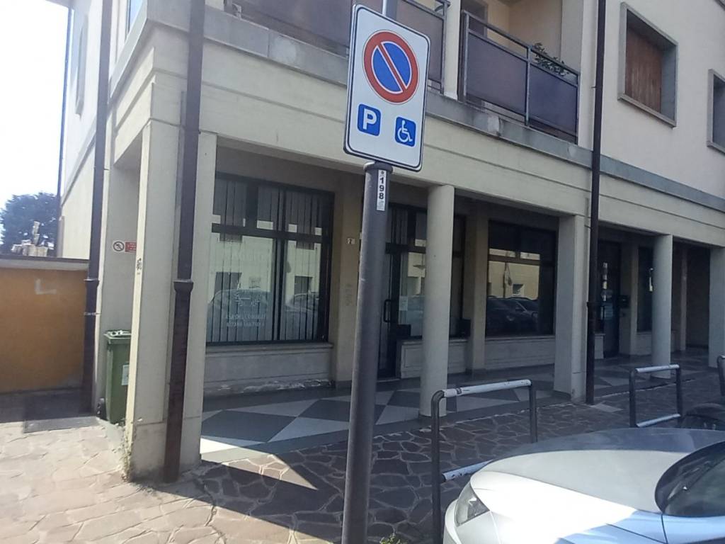 negozio in affitto ad Orio al Serio